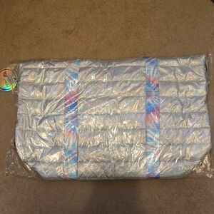 NWT TOP TRENZ Iridescent Quilted PUFFER Tote / OVERNIGHT Bag